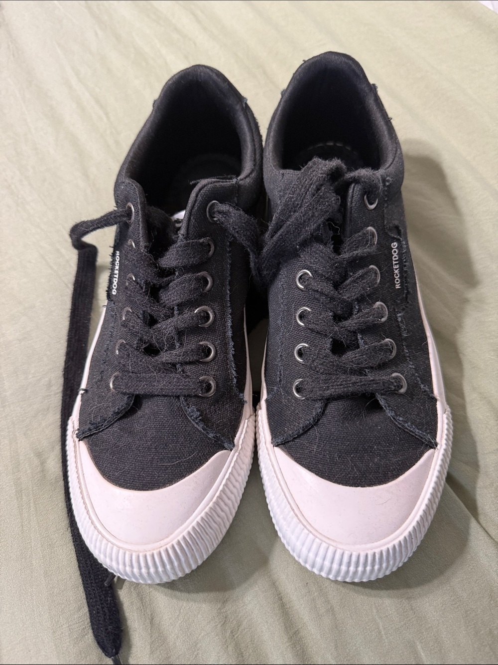 Rocket Dog Black Canvas Kids Low-Top Sneakers with White Toe